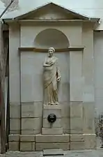 No&nbsp;11 : fontaine privée dans la cour intérieure de l'immeuble