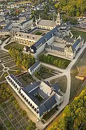 vue aérienne d’un monastère