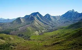 Le pic Formosa enneigé sur la droite.