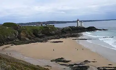 La plage du Minou, le fort et le phare du Petit Minou.