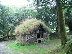 Le four à pain dans le parc de la maison Cornec.