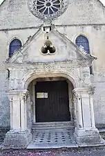 Le portail principal.