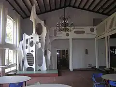 Escalier du club hippique de Vigoulet-Auzil par Georges Fréchin.