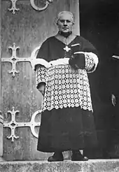 Photographie noir et blanc du chanoine.