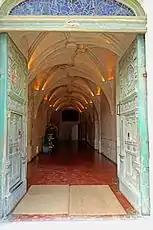 Vue plongeante de l'entrée du château