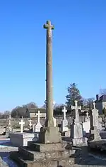 La croix du cimetière.