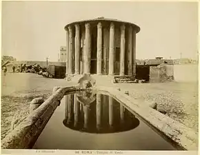 Rome. Temple de Vesta, actuellement le temple d'Hercule", vers 1880-1890.