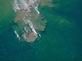 Vue aérienne du Fukutoku-Okanoba en éruption en 2005.