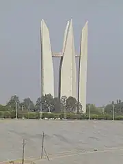 Autre vue du monument.