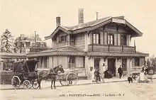 La gare de Fontenay-sous-Bois au début du XXe&nbsp;siècle, avec un fiacre à l'attente