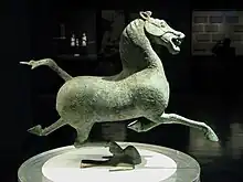 Cheval volant. Han orientaux. bronze, h 34,5 cm. Gansu provincial Museum, Chine.