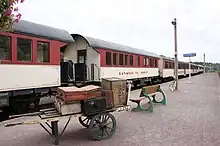 Le quai central avec les voitures du train La Vapeur du Trieux