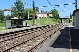 À droite le pont routier.