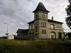 Le bâtiment voyageurs, côté ligne Berthelming&nbsp;– Sarreguemines.