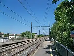 Base de l'ancien château d'eau (à gauche).