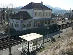 Vue de la gare, côté voies.