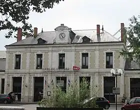 Façade du bâtiment voyageurs de la gare de Cahors.