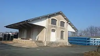 Une halle à marchandises