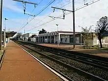 Vue du bâtiment voyageurs, depuis le quai pour Paris.