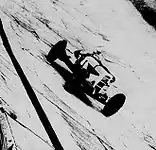 George Eyston en février 1934, record du monde de l'heure à Linas-Montlhéry (à 214&nbsp;km/h) ;