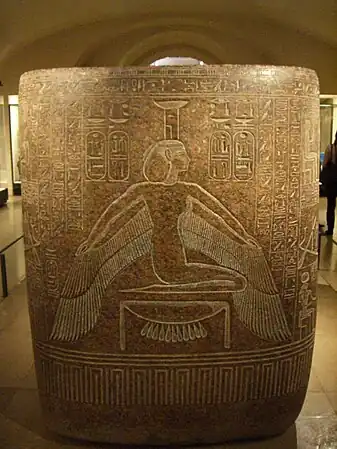 Nephtys ailée - Sarcophage externe en granit rouge de Ramsès&nbsp;III, XXe dynastie - Musée du Louvre, Paris, France.