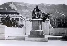 Statue de Francis Henry May vers 1930.