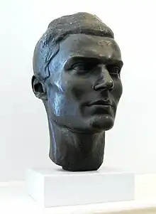 Photographie en couleurs du buste de Claus von Stauffenberg