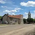 L'église et l'ancienne coopérative laitière,.