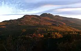 Vue du versant sud-est de Grandfather Mountain.