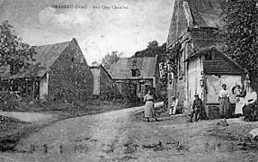 Le carrefour des Cinq-Chemins avant 1914.