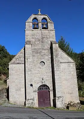 L'église avec son chocher-mur comportant deux cloches.