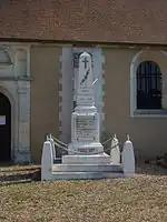 Le monument aux morts à Graveron.