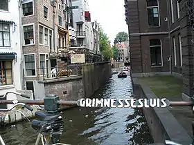 Vue du Grimburgwal depuis le Grimnessesluis.