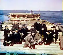 Membres d'un groupe chargé de la construction d'une voie ferrée menant à Mourmansk. Carélie, 1915.