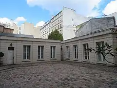 Cour à l’emplacement de l’ancien jardin