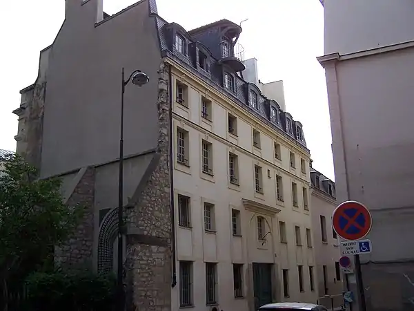 Façade sur rue.