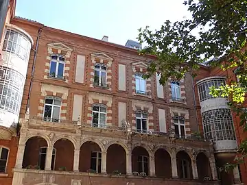 no&nbsp;46 : double galerie de l'hôtel de Pins.