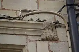 Détail de la façade, premier étage.