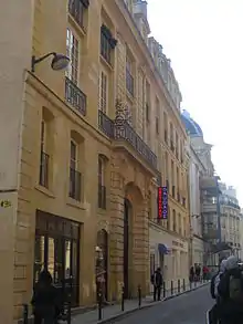 Entrée principale de l'hôtel de Villeroy au 34 rue des Bourdonnais.