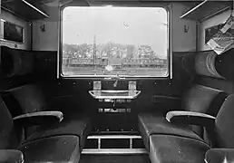 Intérieur de 2e&nbsp;classe en état d'origine.