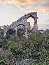 Les ruines de Hacı Quluların mülkü&nbsp;(az) à Chouchi, datant du XIXe&nbsp;siècle, en septembre 2021.