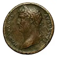 Médaillon d'Hadrien (r. 117-138), face vers la gauche. Bronze, D. 38 mm. Rome, 125-132 EC. BNF