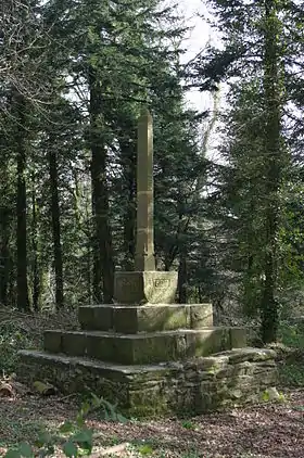 Forêt du Cranou.Calvaire près de la fontaine Saint-Conval.