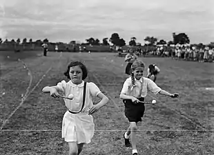 Harlescott [Junior] School Sports, Pays de Galles, juillet 1952. Photo de Geoff Charles&nbsp;(en)