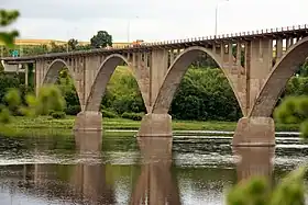 Le pont Hugh-John-Fleming.