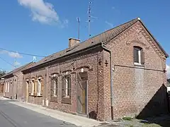 Des habitations groupées par deux.