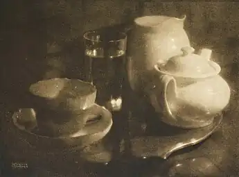 Heinrich Kühn, Nature morte au thé, 3e&nbsp;version (1908), photogravure.