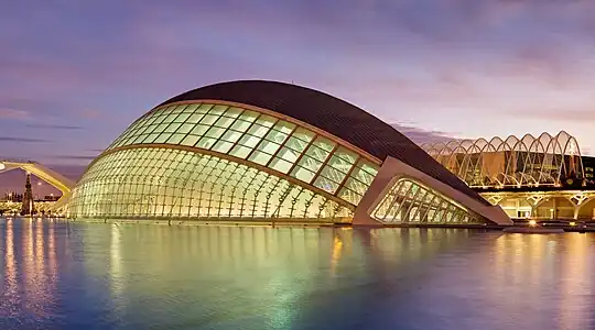 L'Hemisfèric, dans la Cité des arts et des sciences de Valence (par Santiago Calatrava Valls, 1998).