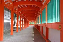 Architecture détaillée le long du cloître
