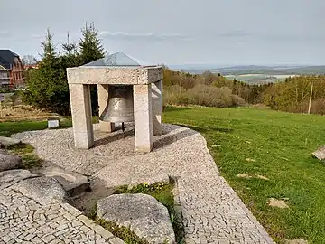 Cloche de la rencontre à Hojná Voda dans les monts Novohradské.